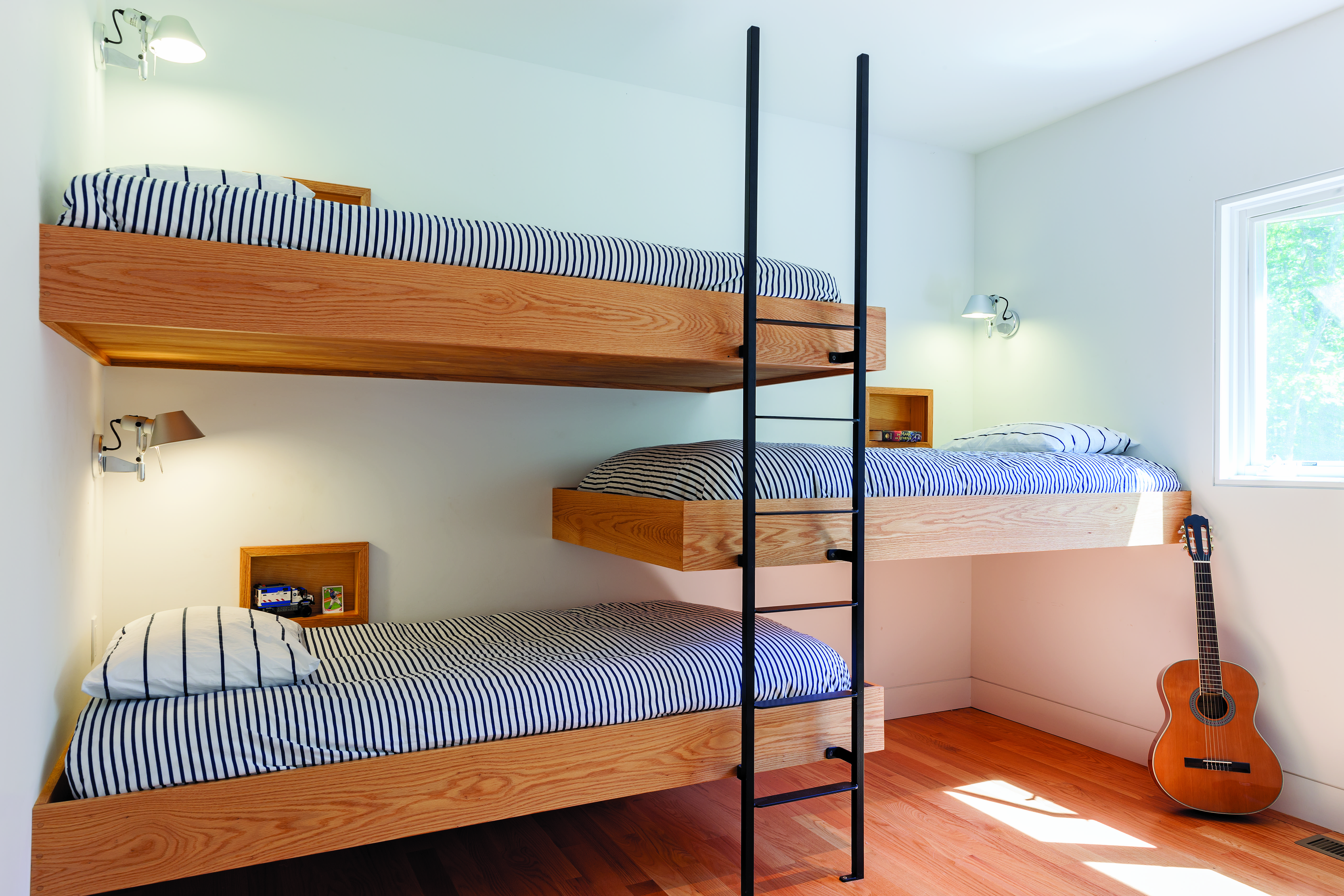 Small-custom-homes-bunk-beds