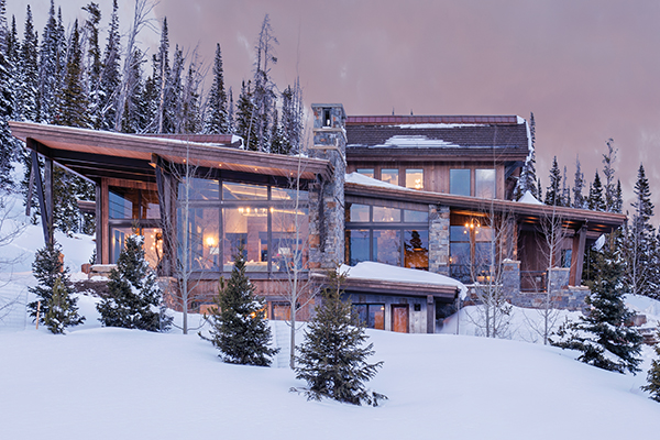 The residence elegantly represents the emerging mountain modern architectural style which has evolved in the region. | Photo © Whitney Kamman Photography